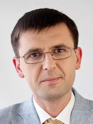 prof. dr hab. Ernest Kuchar